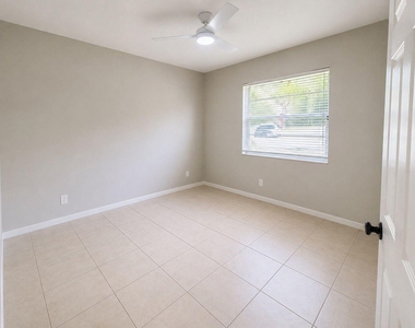 2730 Forest Hills Boulevard - Photo Thumbnail 10