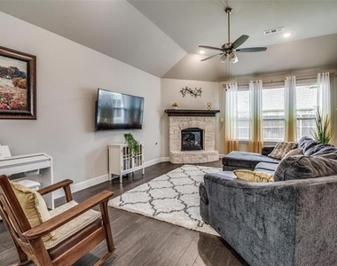 3521 Washington Drive - Photo Thumbnail 3
