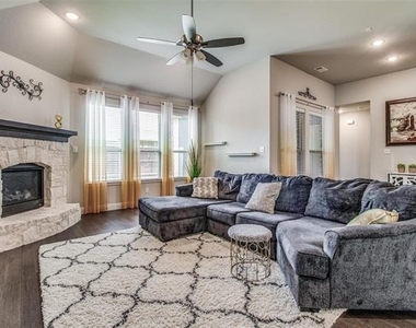 3521 Washington Drive - Photo Thumbnail 2