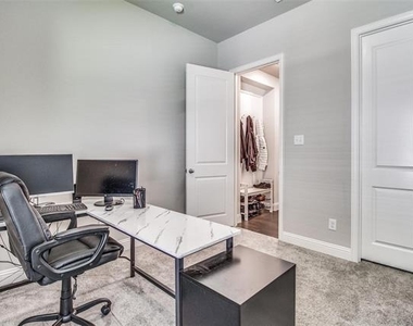 3521 Washington Drive - Photo Thumbnail 9