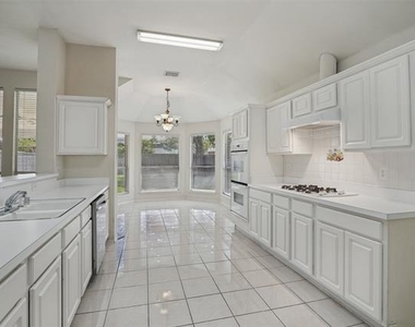 308 Sycamore Drive - Photo Thumbnail 10