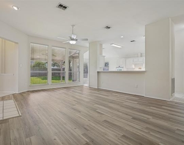 308 Sycamore Drive - Photo Thumbnail 6