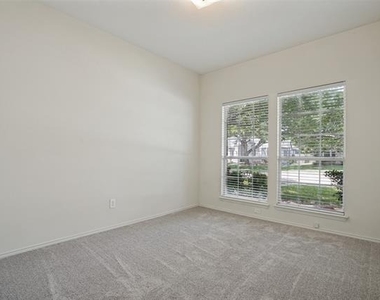 308 Sycamore Drive - Photo Thumbnail 17