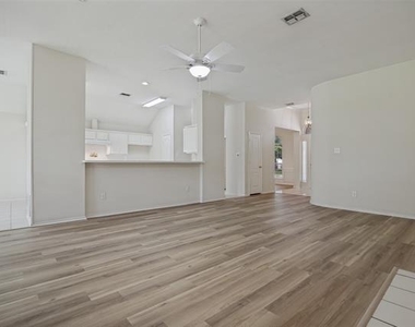 308 Sycamore Drive - Photo Thumbnail 7