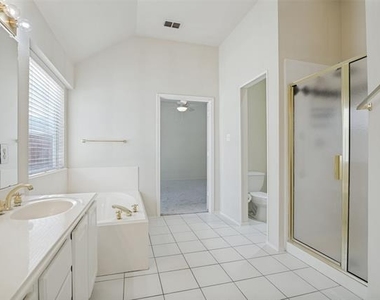 308 Sycamore Drive - Photo Thumbnail 15