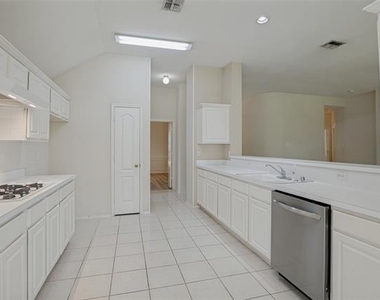 308 Sycamore Drive - Photo Thumbnail 13