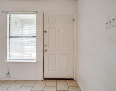 1009 W 4th Street - Photo Thumbnail 1