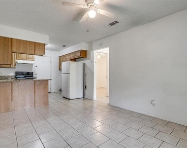 1009 W 4th Street - Photo Thumbnail 2