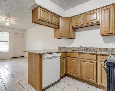 1009 W 4th Street - Photo Thumbnail 8