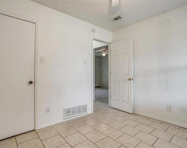 1009 W 4th Street - Photo Thumbnail 12