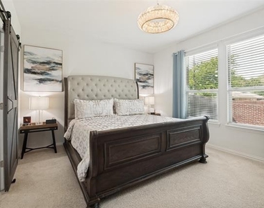 656 Bethpage Drive - Photo Thumbnail 13