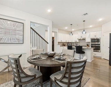 656 Bethpage Drive - Photo Thumbnail 3