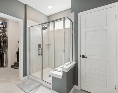 656 Bethpage Drive - Photo Thumbnail 15