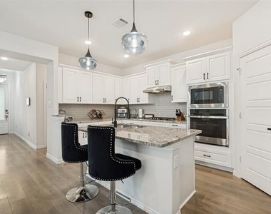656 Bethpage Drive - Photo Thumbnail 4
