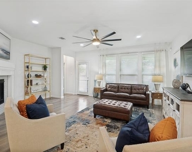 656 Bethpage Drive - Photo Thumbnail 11