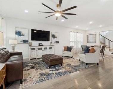 656 Bethpage Drive - Photo Thumbnail 9