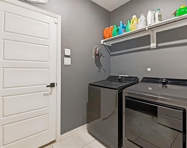 656 Bethpage Drive - Photo Thumbnail 8