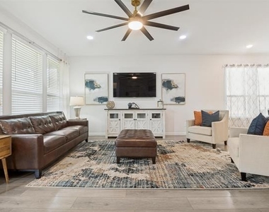656 Bethpage Drive - Photo Thumbnail 10