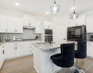 656 Bethpage Drive - Photo Thumbnail 6