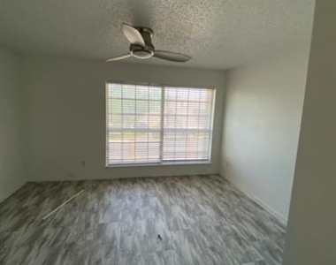 9801 Royal Lane - Photo Thumbnail 7