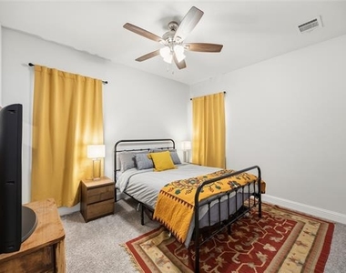 7833 Bayside Drive - Photo Thumbnail 9