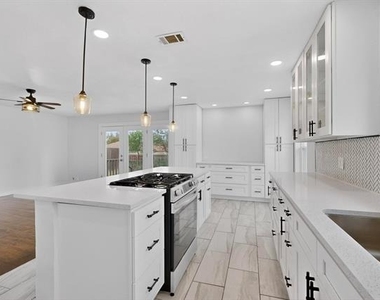 2812 San Medina Avenue - Photo Thumbnail 8