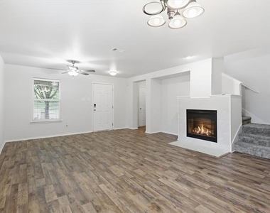 1356 N Cozumel Street - Photo Thumbnail 2