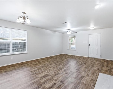 1356 N Cozumel Street - Photo Thumbnail 4