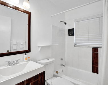 3226 Ne 12th Street - Photo Thumbnail 4