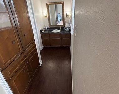 6501 Dunn Drive - Photo Thumbnail 9