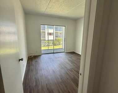 4500 N Flagler Drive - Photo Thumbnail 6