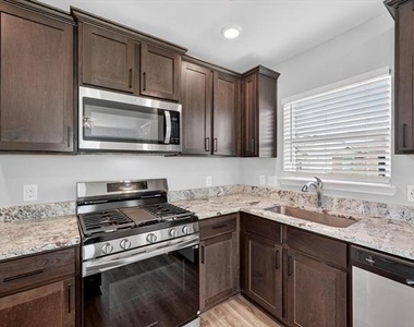 523 Bennie Leonard Street - Photo Thumbnail 7