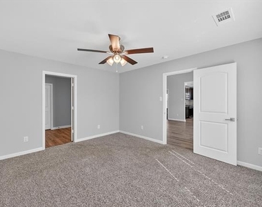 523 Bennie Leonard Street - Photo Thumbnail 13