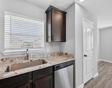 523 Bennie Leonard Street - Photo Thumbnail 9
