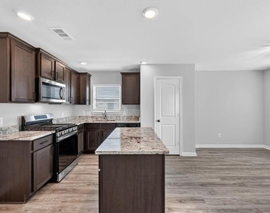 523 Bennie Leonard Street - Photo Thumbnail 2