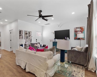 3517 Mission Street - Photo Thumbnail 4