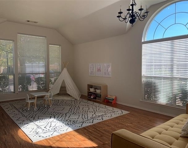 2616 Travis Drive - Photo Thumbnail 2