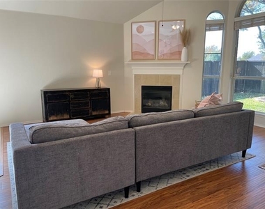 2616 Travis Drive - Photo Thumbnail 9