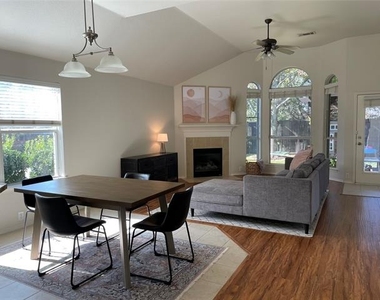 2616 Travis Drive - Photo Thumbnail 7