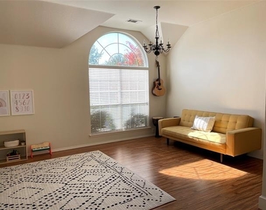 2616 Travis Drive - Photo Thumbnail 5
