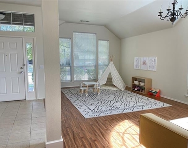 2616 Travis Drive - Photo Thumbnail 3