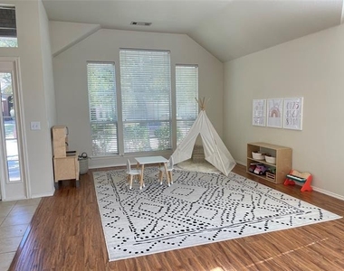 2616 Travis Drive - Photo Thumbnail 1