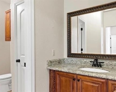 5209 Park Drive - Photo Thumbnail 6