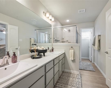 2212 Davenport Drive - Photo Thumbnail 10