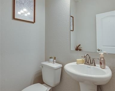 2212 Davenport Drive - Photo Thumbnail 7