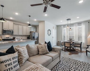 2212 Davenport Drive - Photo Thumbnail 3