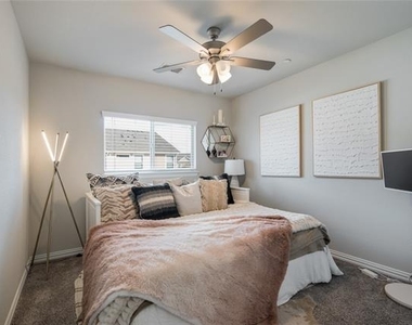 2212 Davenport Drive - Photo Thumbnail 14