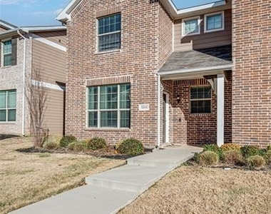 2212 Davenport Drive - Photo Thumbnail 2
