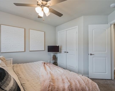 2212 Davenport Drive - Photo Thumbnail 15
