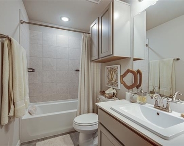 2212 Davenport Drive - Photo Thumbnail 13